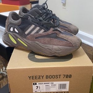 100% Authentic Yeezys Size 7.5 Worn ONCE